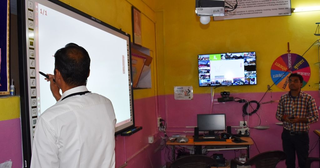 Faculty Virtual Teaching on Smart Board